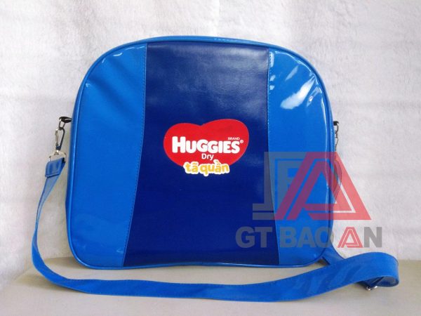 Túi đeo chéo quà tặng công ty Huggies